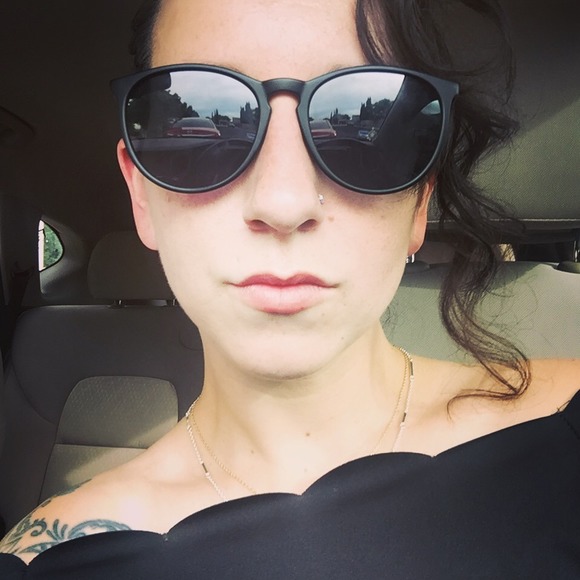 Profile Picture of Jesse joy Apodaca (@hhfvnjj) on Poshmark