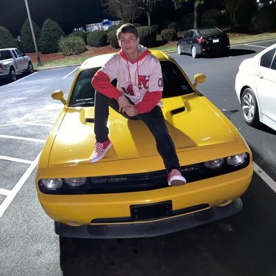 Profile Picture of Zack Carter (@YuNg_1437) on Twitter