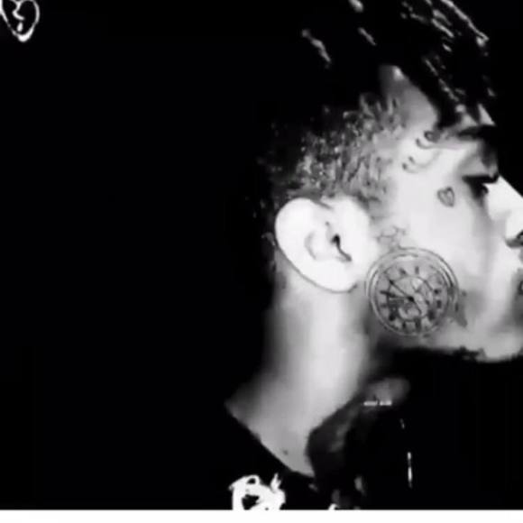 Profile Picture of Juan Arroyo (@juanarroyo527) on Poshmark