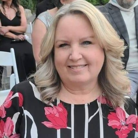 Profile Picture of Kristin Lustig (@kristinlustig) on Poshmark