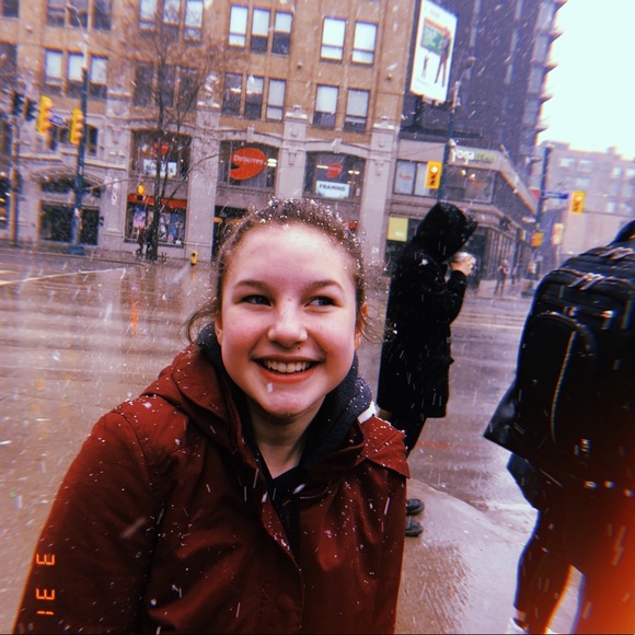 Profile Picture of Savannah Sharp (@savvii985) on Poshmark