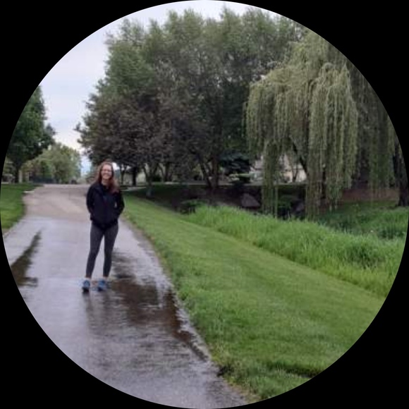 Profile Picture of Libby Olson (@lit03gal) on Poshmark