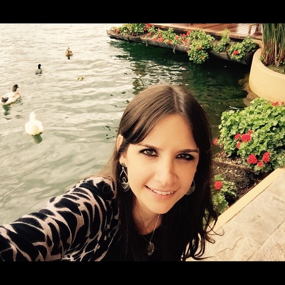 Profile Picture of Valerie Felman (@vfelman) on Poshmark