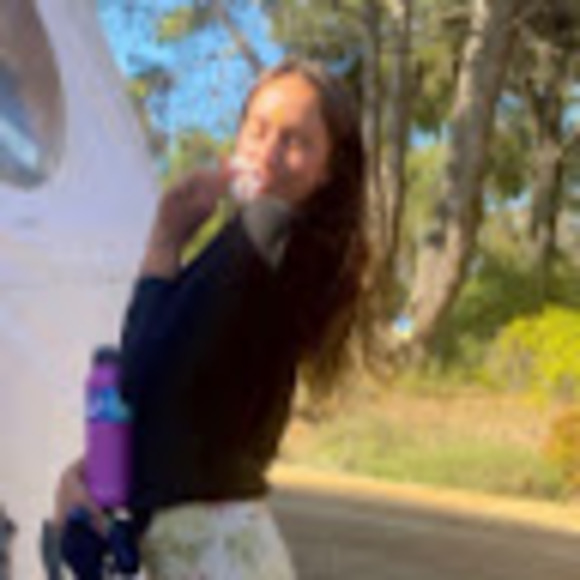 Profile Picture of Jackie Anshus (@jackieanshus) on Poshmark