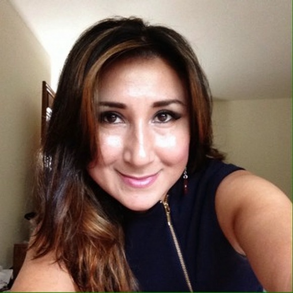 Profile Picture of Nilufar Park (@nilufarpark55) on Poshmark