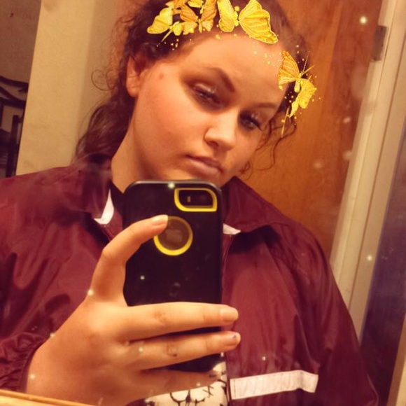 Profile Picture of Kiley Borden (@kilabosa) on Poshmark