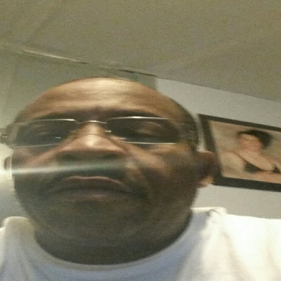 Profile Picture of Darnell Cheeves (@wolfboyz60) on Poshmark