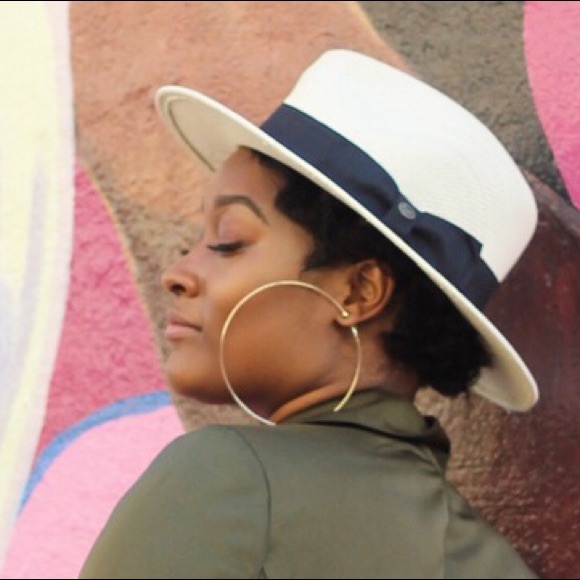 Profile Picture of Aishia Wright (@aishialove23) on Poshmark