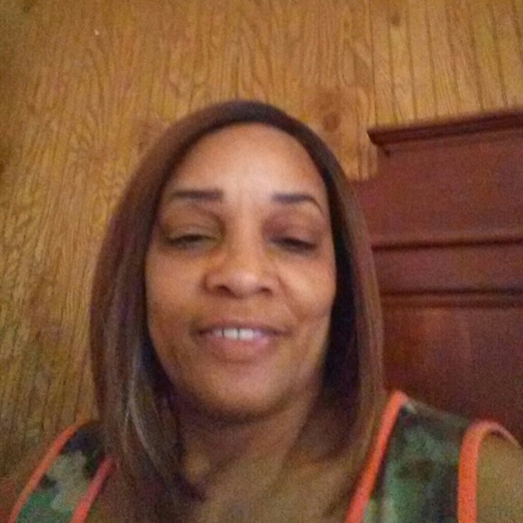 Profile Picture of Cecilia Mitchell (@cecilia511) on Poshmark