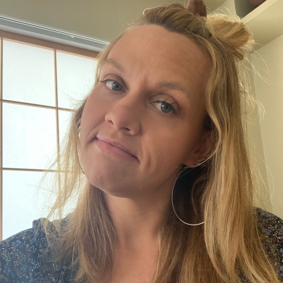 Profile Picture of Erin Confair (@econfair2) on Poshmark