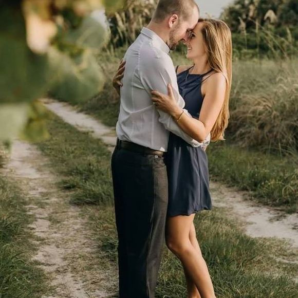 Profile Picture of Alison Wurster (@frogloverc) on Poshmark