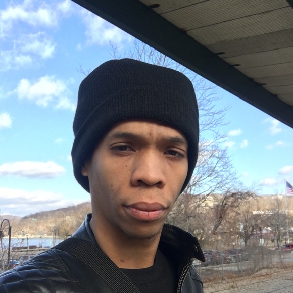 Profile Picture of Ziggy Bruney (@zbruney100) on Poshmark