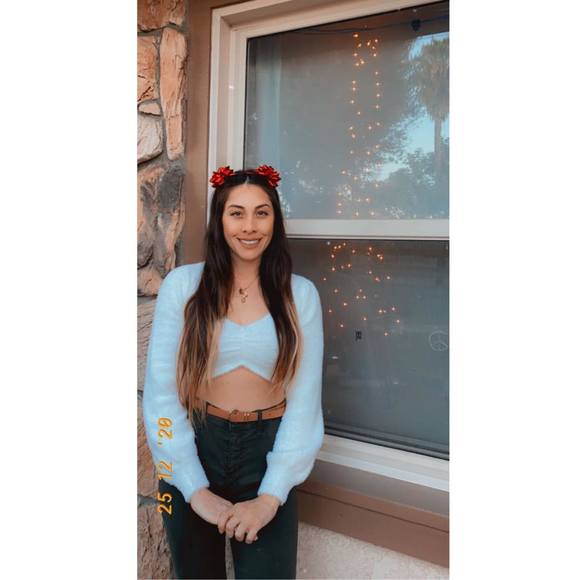 Profile Picture of Danielle Brightmeadow (@itsdbj) on Poshmark