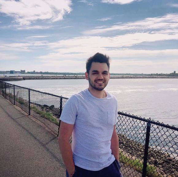 Profile Picture of Tuna Sakallioglu (@tunas06) on Poshmark