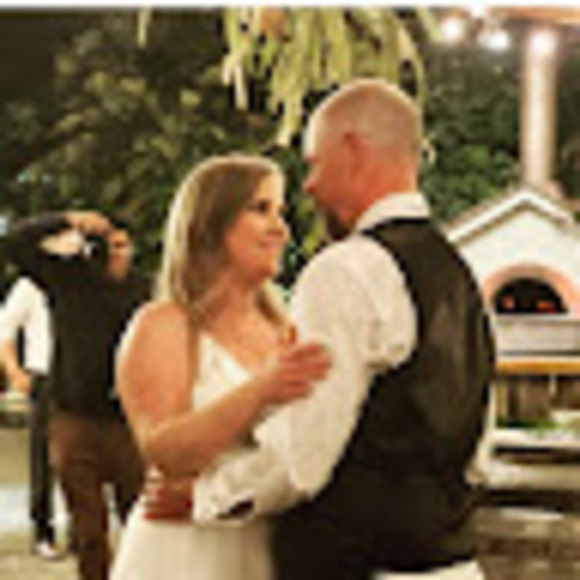 Profile Picture of Regina Alness (@ralness) on Poshmark