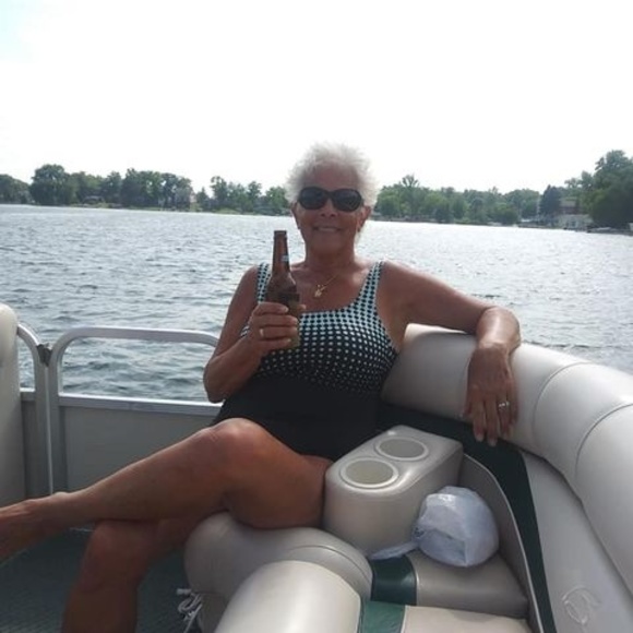 Profile Picture of Renee Weiser carr (@sndytoes87) on Poshmark