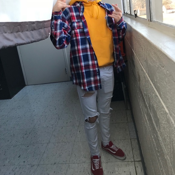 Profile Picture of Alex Crabtree (@alexcf2202) on Poshmark