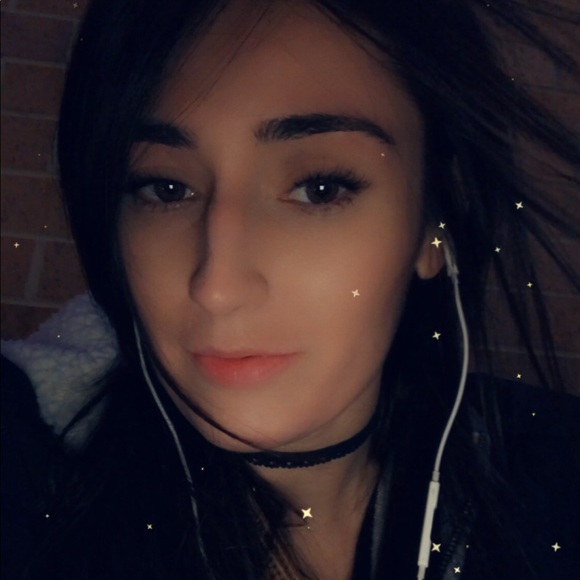 Profile Picture of Tori Spitzley (@billiescentaur) on Poshmark