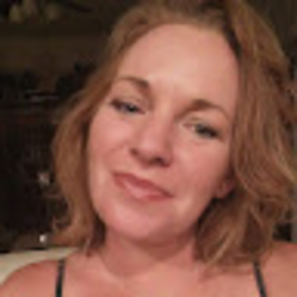 Profile Picture of Kim Albergo (@kimshair777) on Poshmark