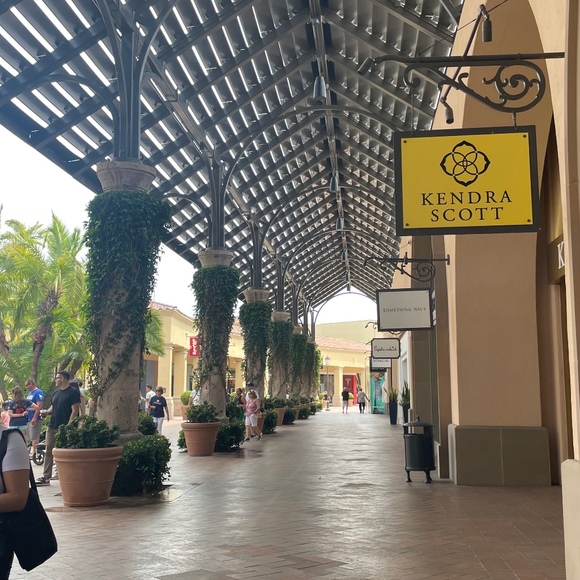 Imotomoto Imoto - Poshmark Profile Picture of Imotomoto Imoto (@simvto) on Poshmark