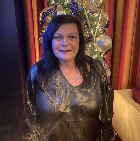 Profile Picture of Vicki Cooley (@vcool1961) on Poshmark