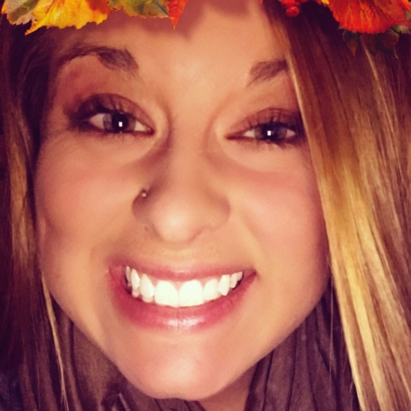 Profile Picture of Tori England (@torinichole2013) on Poshmark