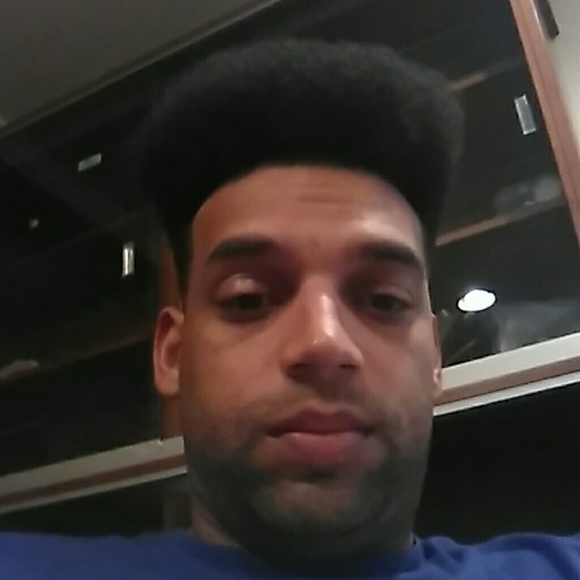 Profile Picture of Dereck Robinson (@dereck8187) on Poshmark