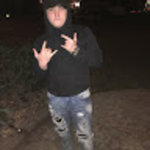 Profile Picture of Kyle Simmons (@kingkyle1543211) on Poshmark