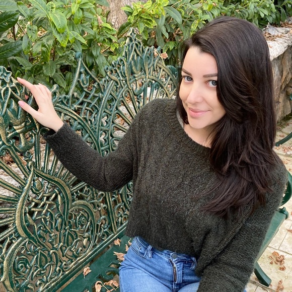 Profile Picture of Lina Barzeva (@linn94224) on Poshmark