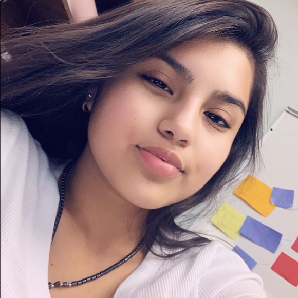 Profile Picture of Wendy Castillo (@wcastillo815) on Poshmark