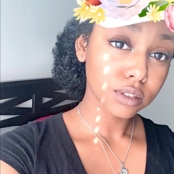 Profile Picture of Lavontae Colquehoun (@hottopix1713) on Poshmark