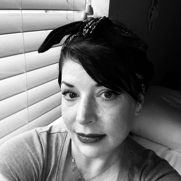 Profile Picture of Cherawn Lowry-edick (@cherawn71) on Poshmark