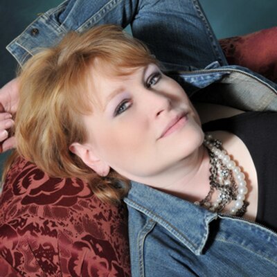 Profile Picture of Catherine Robinson (@HoldenRobinson) on Twitter