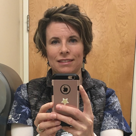 Profile Picture of Mary Eckart (@maryeckart) on Poshmark