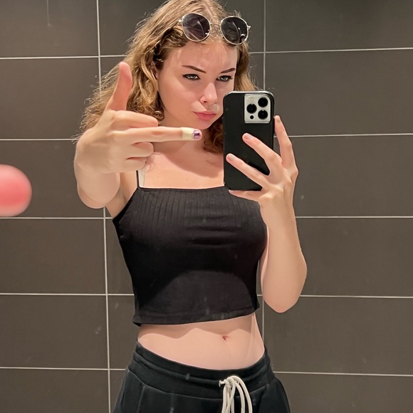 Profile Picture of Sammy Syhre (@sammysyhre) on Poshmark