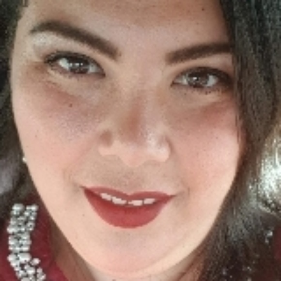 Profile Picture of Erika Obeso (@fridavictoria19) on Poshmark