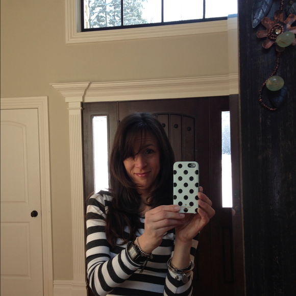 Profile Picture of Michele Dertouzos (@michiebella8) on Poshmark