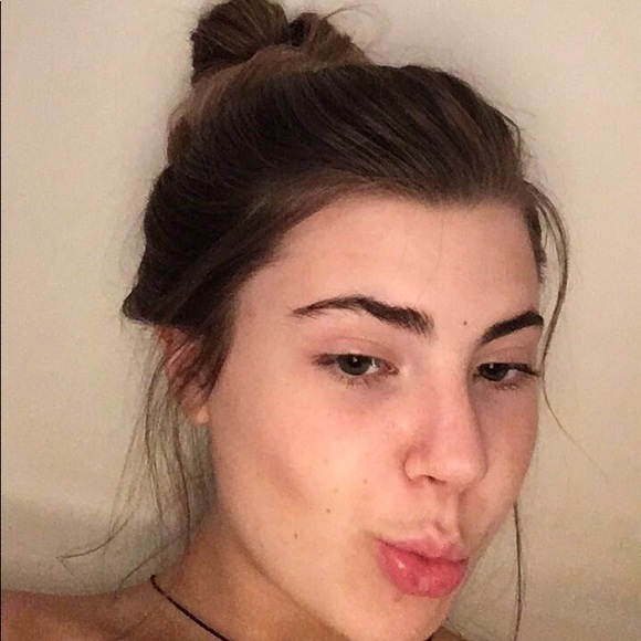 Profile Picture of Lacey Powers (@laceypowers720) on Poshmark