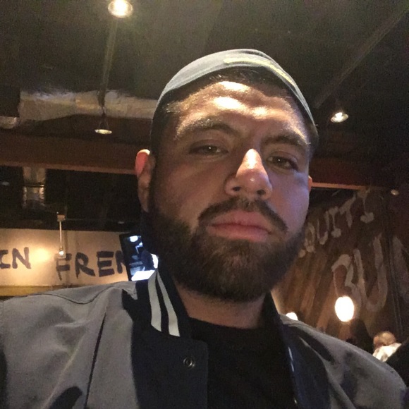 Profile Picture of Jonathan Velazquez (@jonathanvela134) on Poshmark