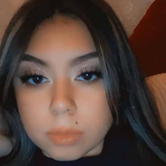 Profile Picture of Tamara Rojas (@tamararojas212) on Poshmark