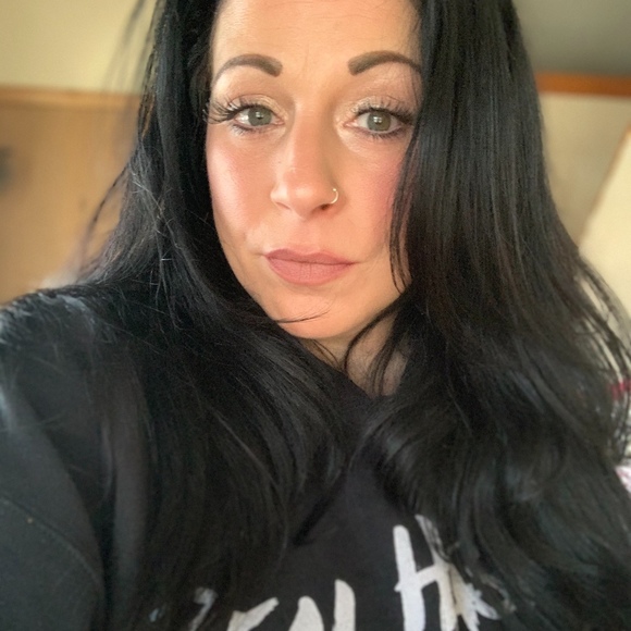 Profile Picture of Christine Toomey (@ninaxo5) on Poshmark