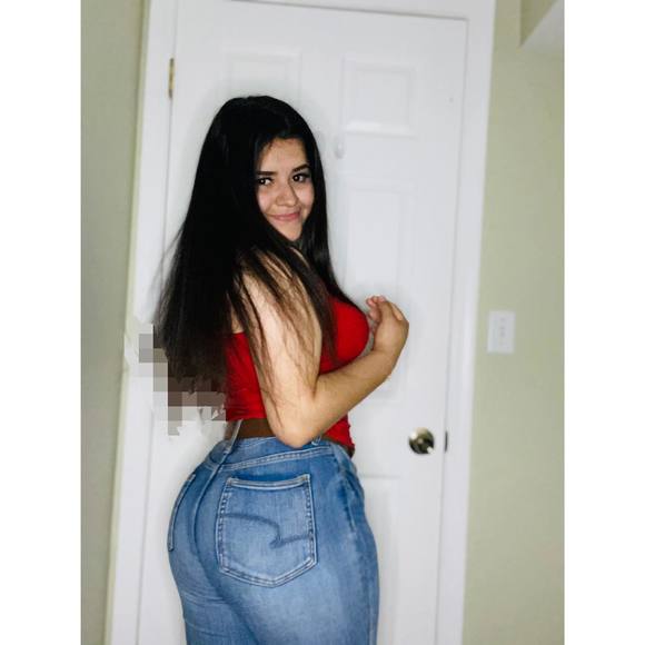 Profile Picture of Fernanda Fernanda (@f_fernanda) on Poshmark