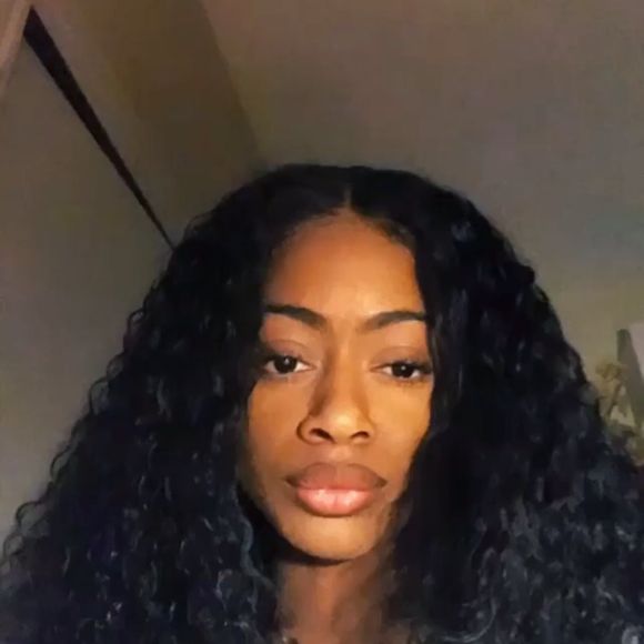Profile Picture of Mirabelle Espady (@miramira143) on Poshmark