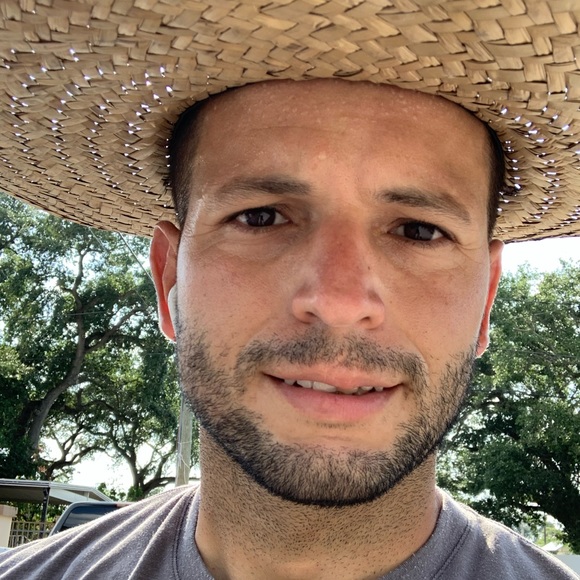 Profile Picture of Daniel Concepcion (@danielconcepcio) on Poshmark