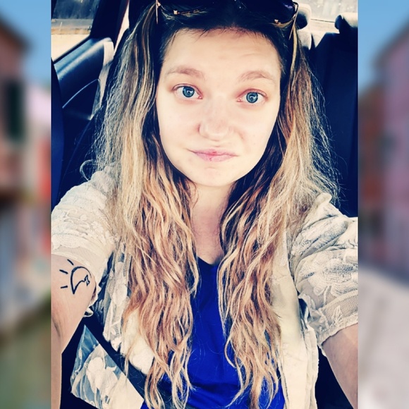 Profile Picture of Stephanie Redd (@stephannexo) on Poshmark