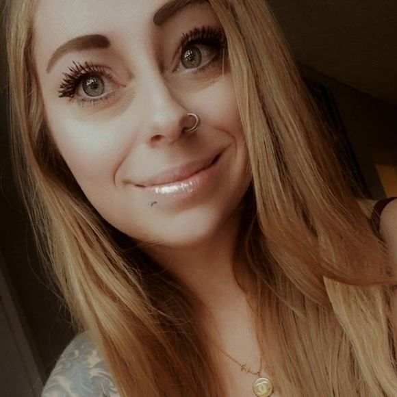 Profile Picture of Katelyn Mathers (@katerballz) on Poshmark