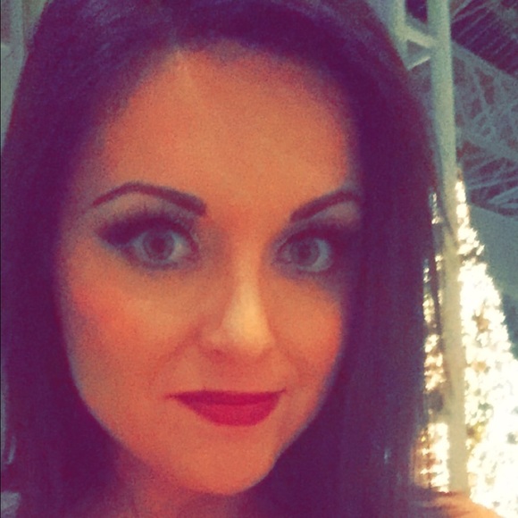 Profile Picture of Melissa Vorse (@melissavorse) on Poshmark