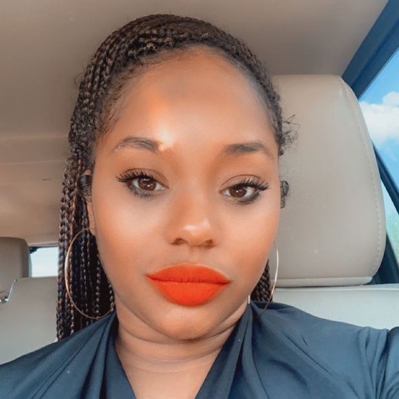 Profile Picture of Adrianne Hayes (@adrianneh82) on Poshmark