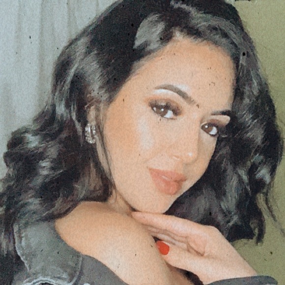 Profile Picture of Johannah Vazquez (@johannahh08) on Poshmark