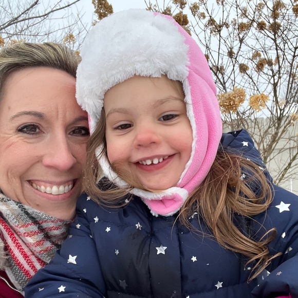 Profile Picture of Valerie Larsen (@valerieposhshop) on Poshmark